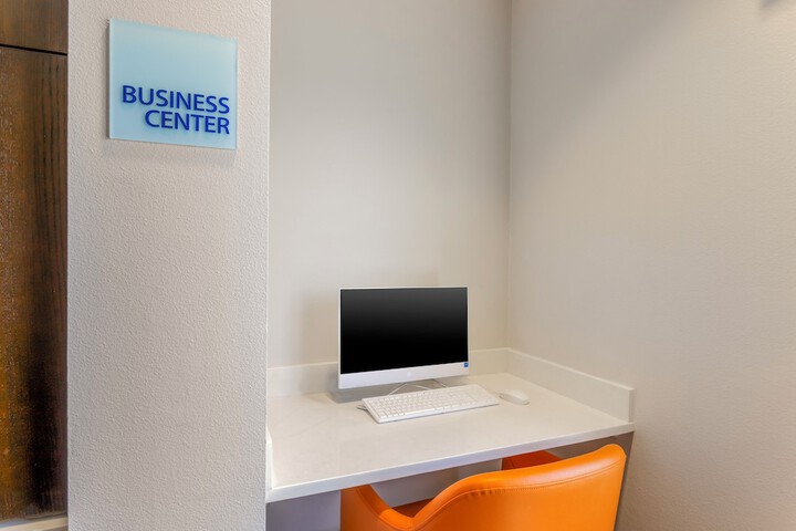 Business Center 52 of 57
