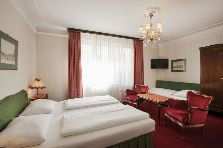 Room 17 of 40