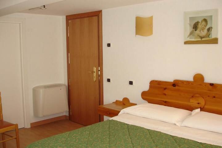 Room 6 of 14