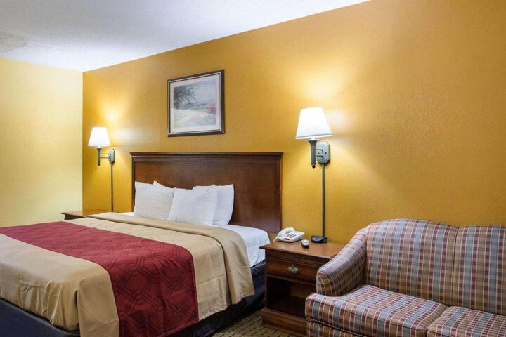 1 King Bed (7 of 12)