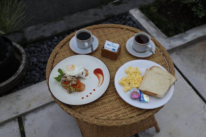 Breakfast/Coffee Service 28 of 35