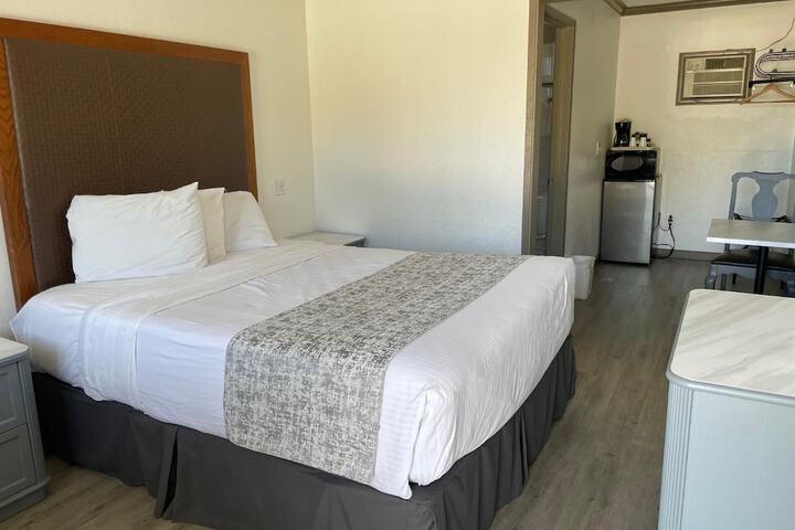Room 6 of 15