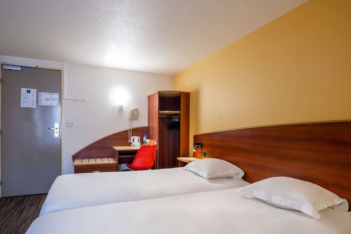 Room 22 of 65
