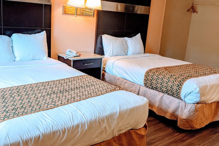Basic 2 Double Beds (3 of 9)