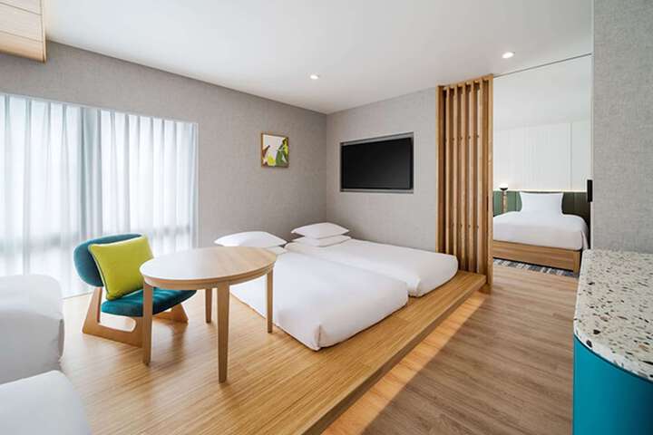 Room 22 of 65