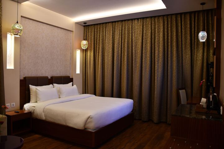 Room 4 of 37