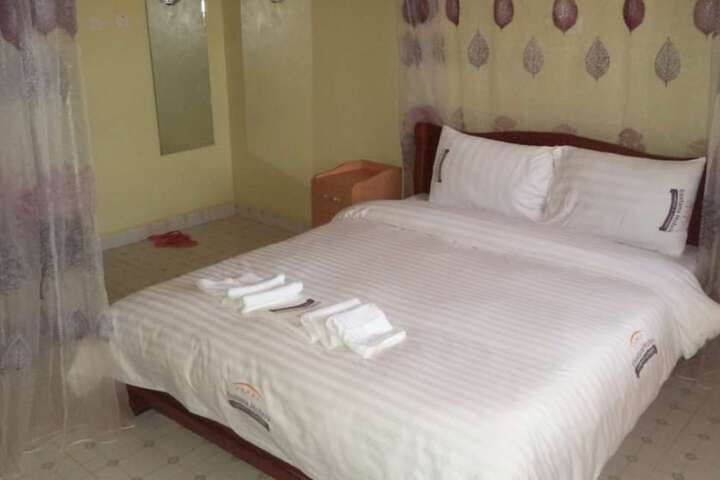 Room 5 of 18