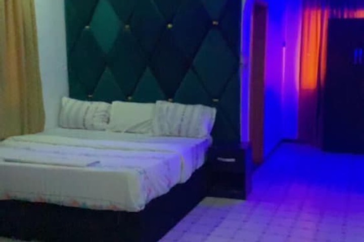 Room 12 of 15