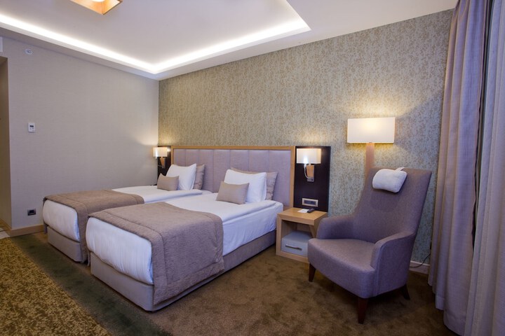 Room 15 of 85
