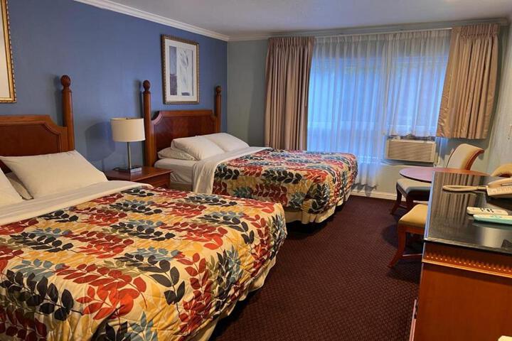 Basic 2 Queen Beds (2 of 21)