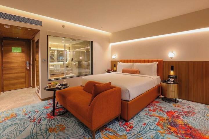 Room 33 of 67