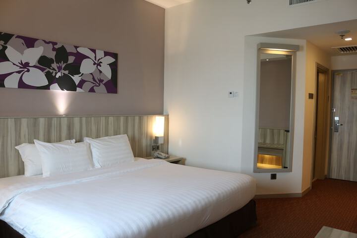 Room 5 of 33