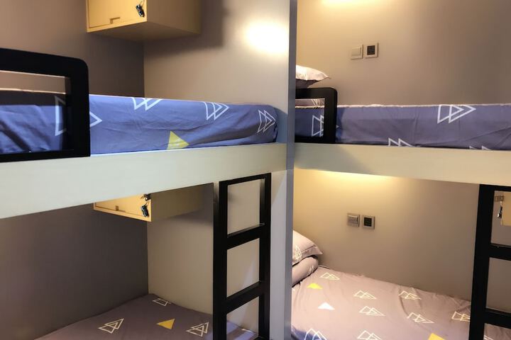 Room 6 of 16