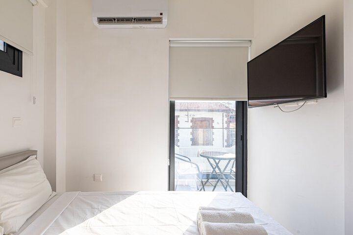 Room 3 of 68