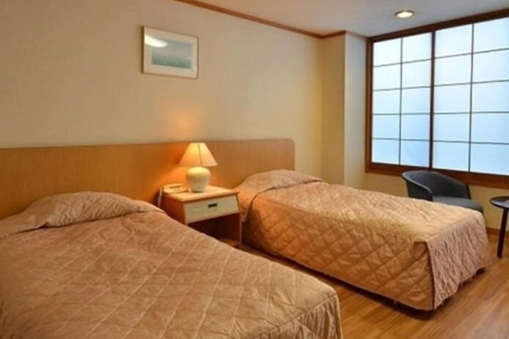 Room 11 of 38