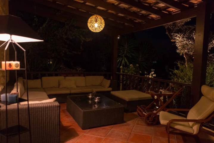 Lounge 40 of 66
