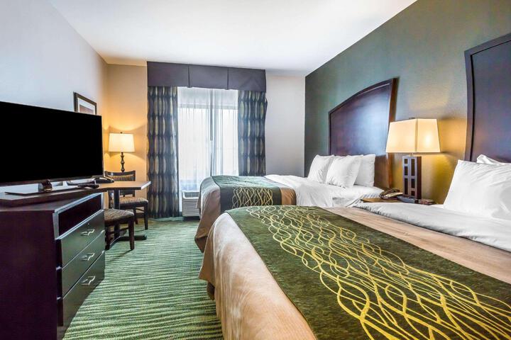 2 Queen Beds Accessible (15 of 16)