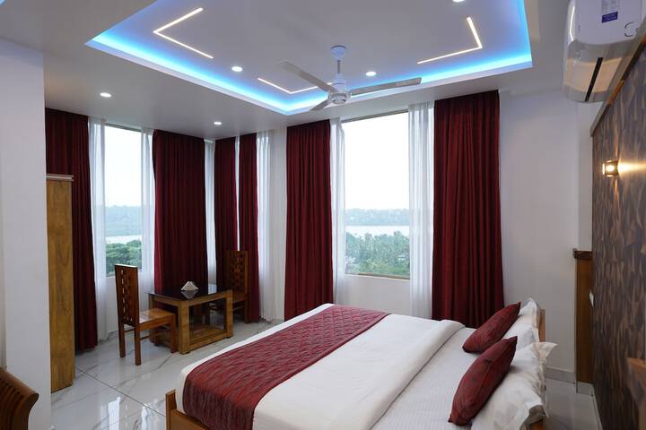 Room 18 of 28