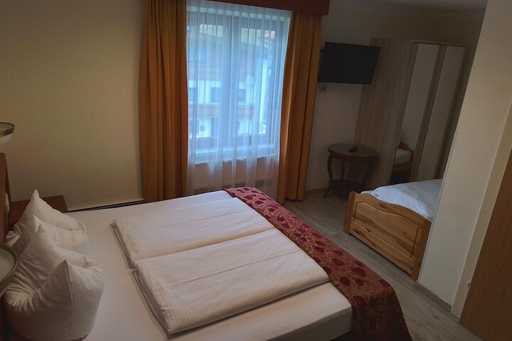 Room 3 of 13