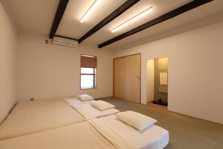 Room 44 of 86