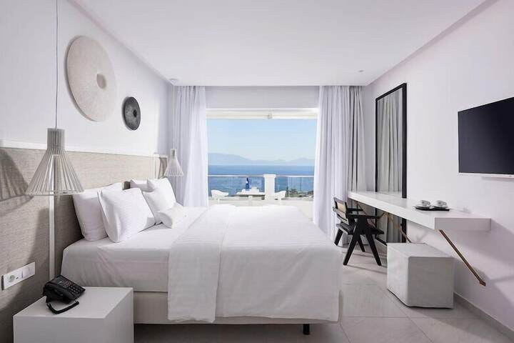 Room 40 of 165