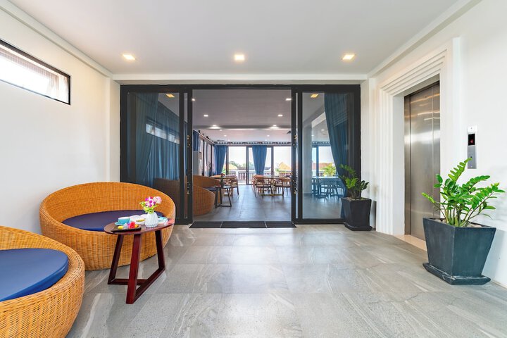 Hotel Interior 14 of 211