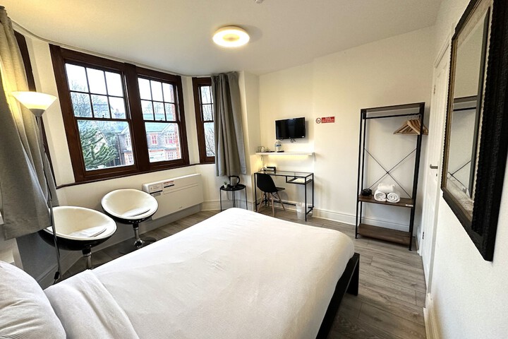 Room 13 of 36