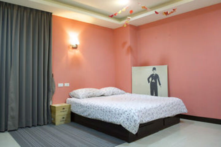 Room 13 of 20