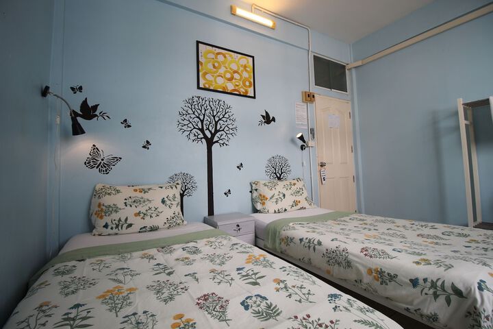 Room 28 of 210