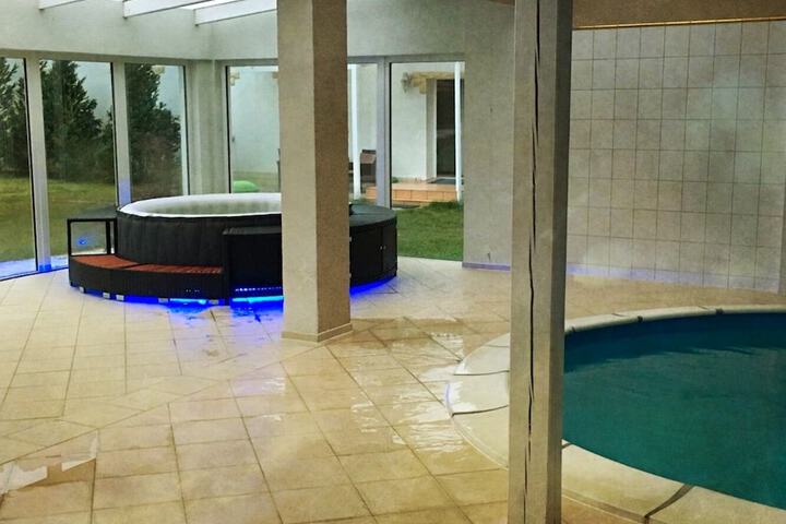 Spa 14 of 37