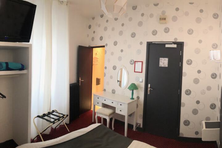 Room 11 of 37