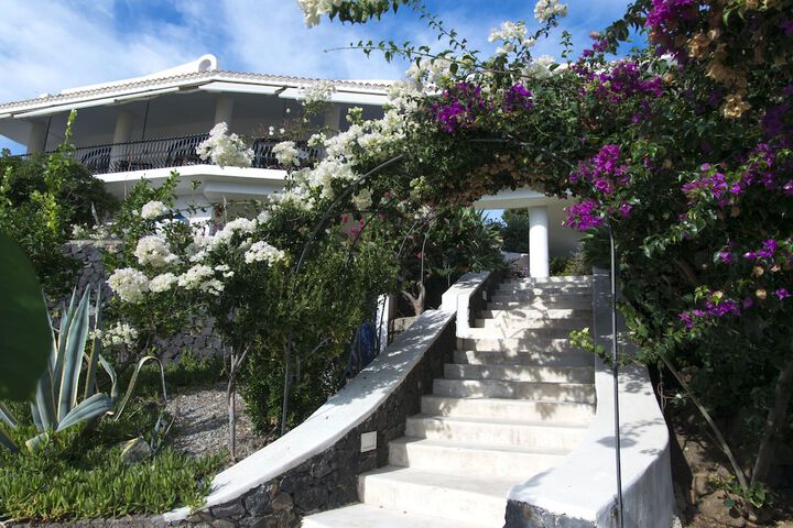 Hotel Exterior 33 of 49