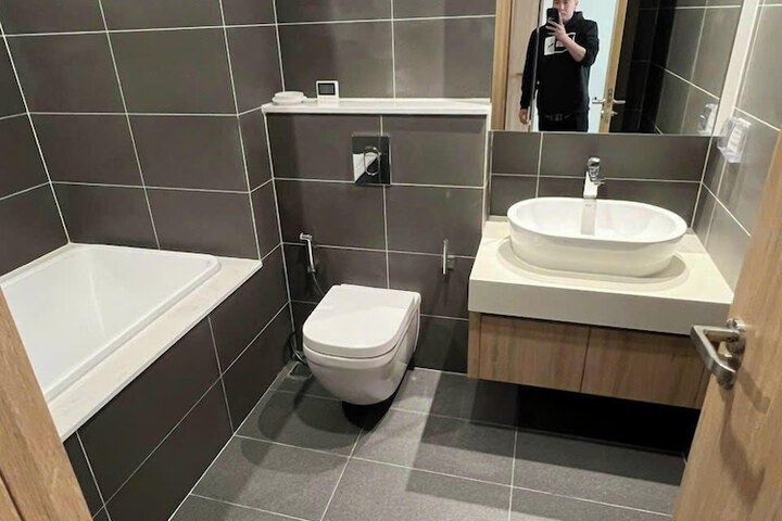 Room 7 of 9