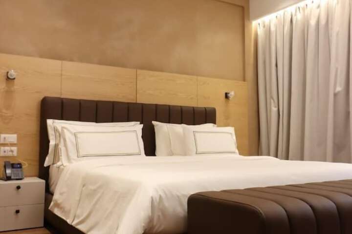 Room 53 of 112