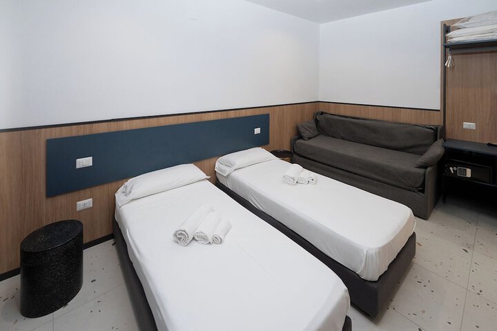 Room 44 of 80