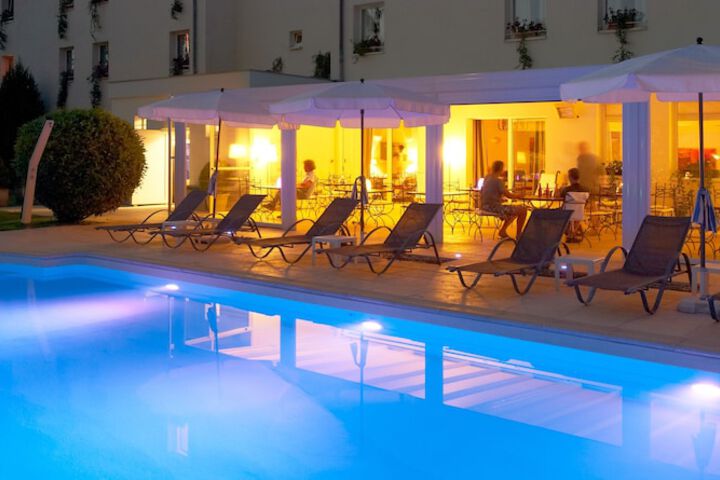 Hotel with Pool
