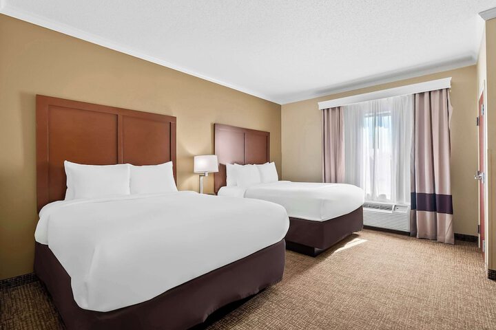 1 King Bed Suite (10 of 13)