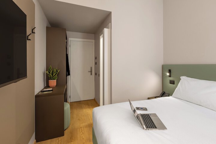 Room 10 of 48