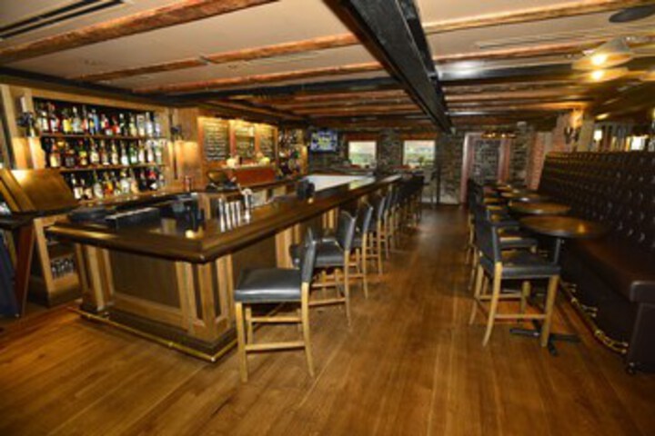 Lounge 3 of 37
