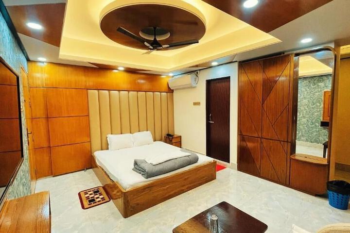 Room 2 of 19