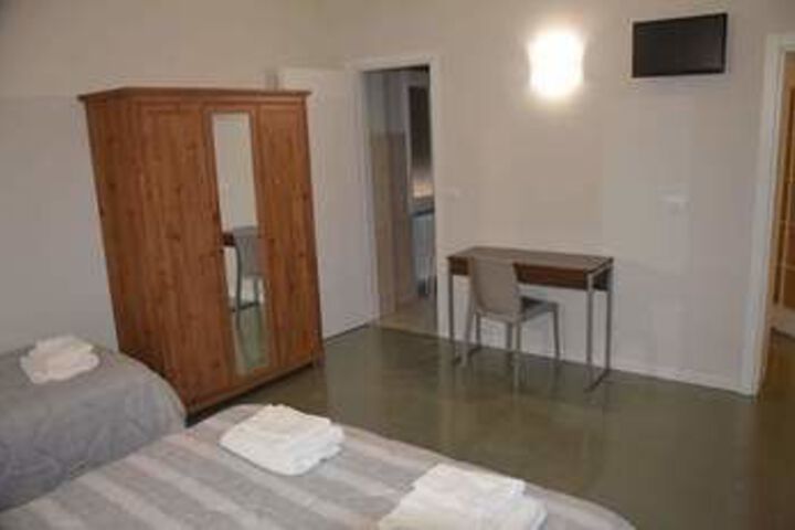 Room 21 of 32