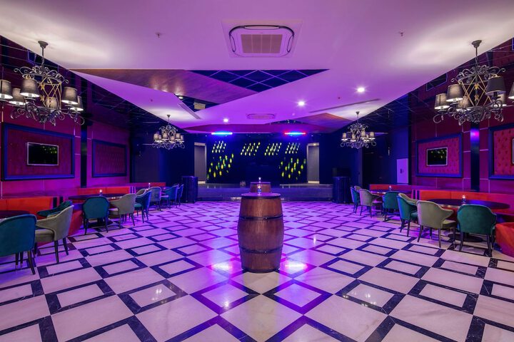 Lounge 109 of 160
