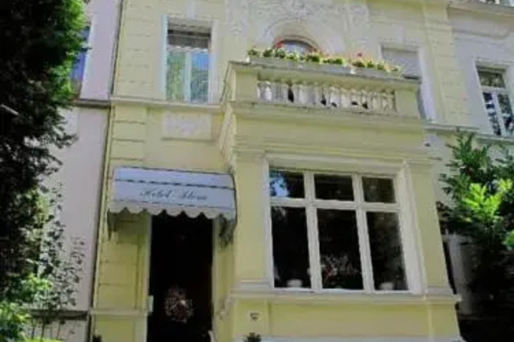 HOTEL VILLA FLORA