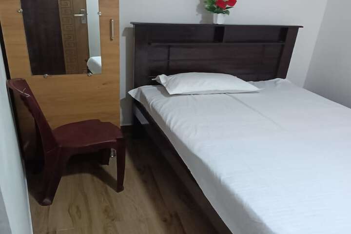 Room 4 of 14