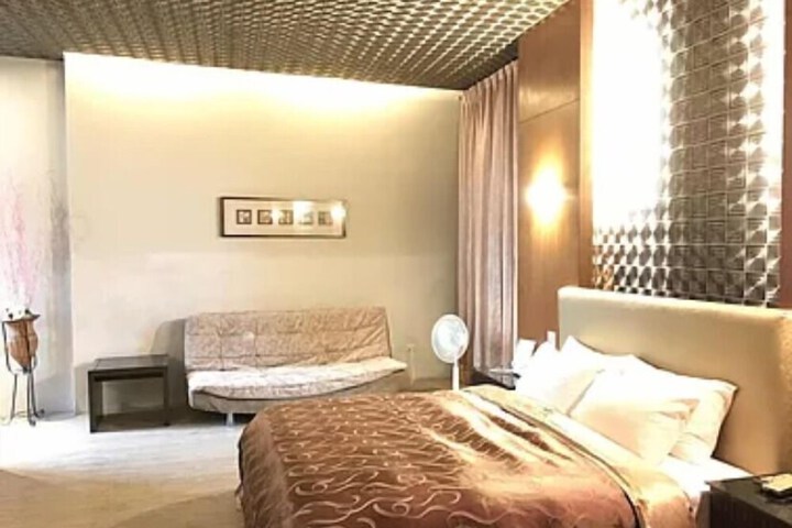 Room 12 of 33