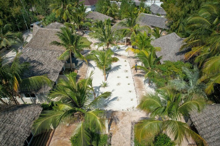 Hotel Exterior 46 of 64