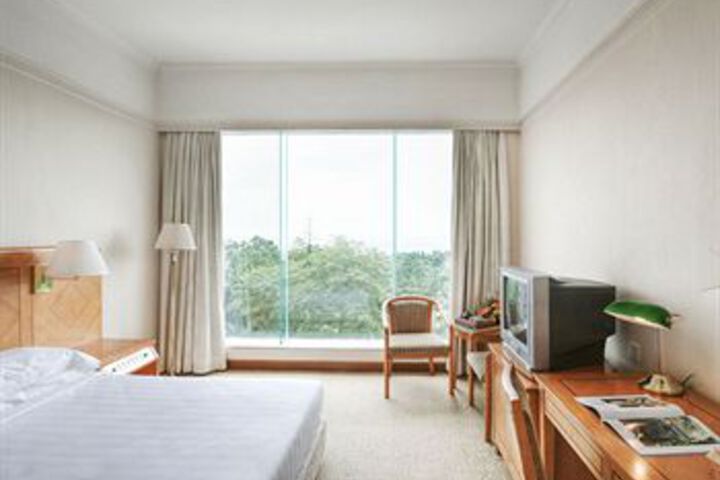 Room 9 of 17