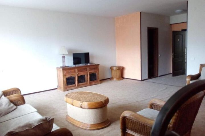 Room 8 of 10