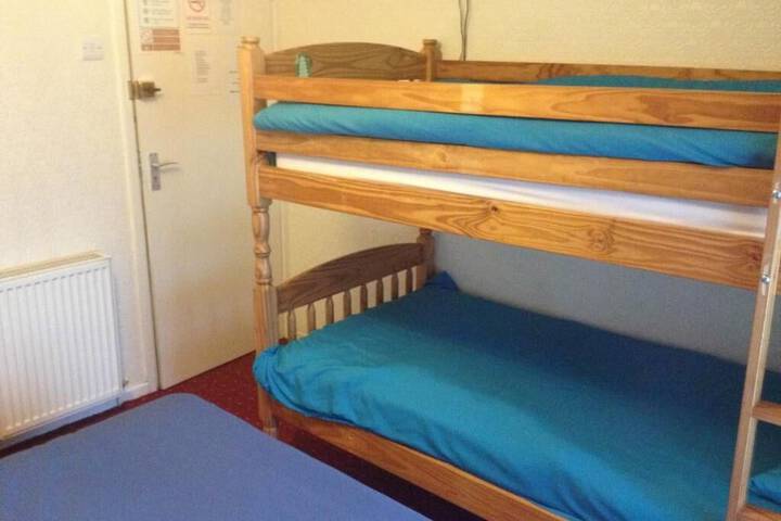Room 4 of 33