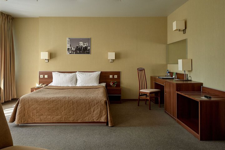 Room 20 of 77